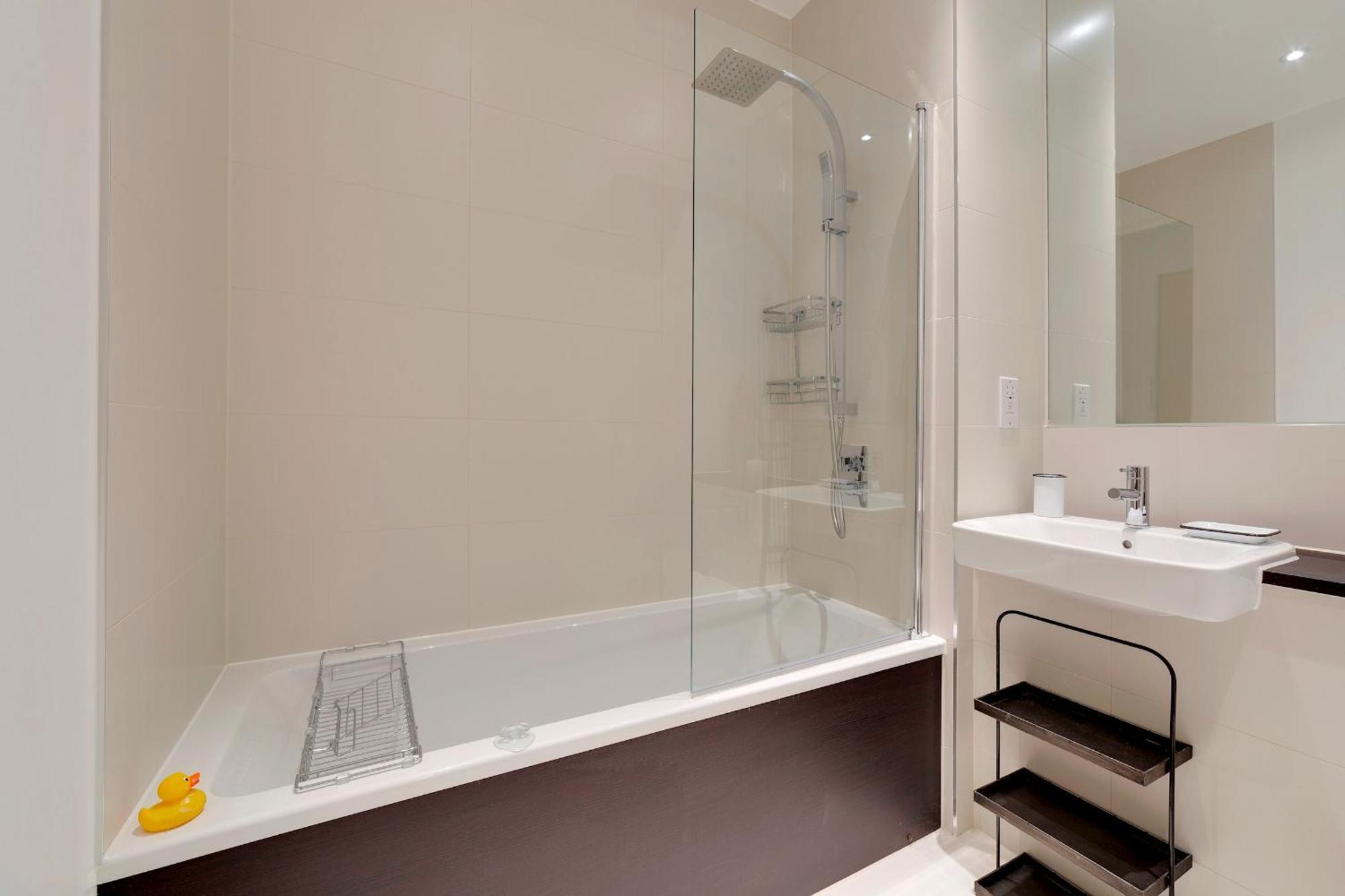 Pass The Keys Stunning And Spacious Modern Flat - Own Car Park CBG Exteriör bild