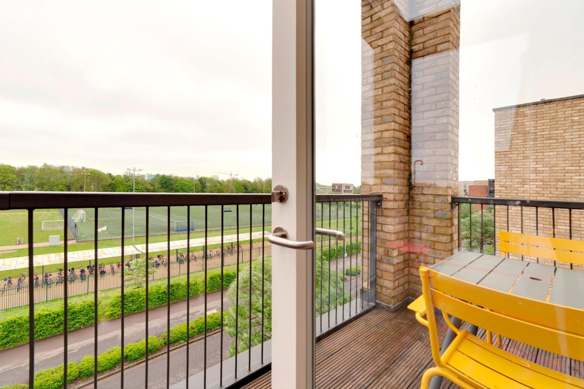 Pass The Keys Stunning And Spacious Modern Flat - Own Car Park CBG Exteriör bild